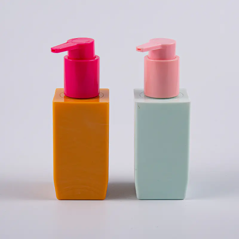 Flerfärgsalternativ Fyrkantig form 50ml PETG tjockvägg lotionflaska med plastpump 